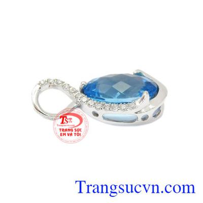 Mặt dây tôn lên vẻ nữ tính, hiện đại , sang trọng cho người đeo. Mặt đá topaz thiên nhiên
