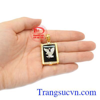 Mặt đại bàng sức mạnh nam tính. Mặt đại bàng sức mạnh