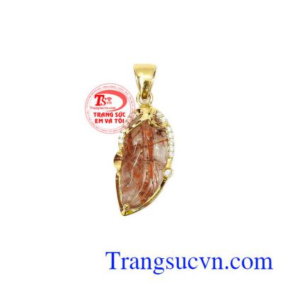 Mặt dây chiếc lá thạch anh tóc được chế tác từ đá thạch anh tóc thiên nhiên chuẩn chất lượng, màu sắc đẹp,Mặt dây chiếc lá thạch anh tóc