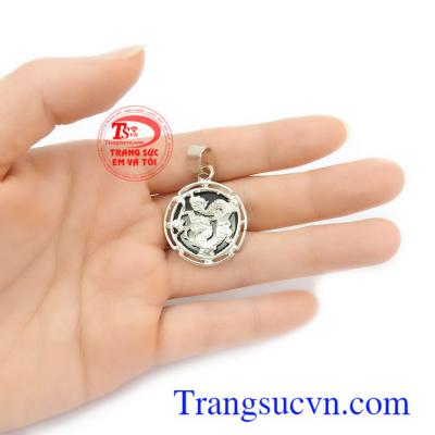 mặt dây bạc chạm rồng phong cách mạnh mẽ