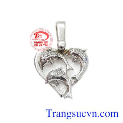 Mặt dây chuyền nữ vàng quý phái dễ kết hợp cùng nhiều kiểu dây chuyền vàng, là dòng sản phẩm rất được phái đẹp ưa chuộng