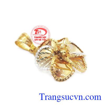 Mặt dây chuyền hoa vàng vàng quý phái thiết kế và chế tác tinh tế,sản phẩm đẳng cấp. Mặt dây chuyền hoa vàng