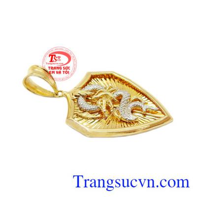Mặt dây chuyền khiên vàng che chở mang lại vẻ nam tính, quyền lực cho người đeo. Mặt dây chuyền khiên vàng che chở