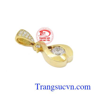 Mặt dây chuyền vàng nữ chế tác từ vàng tây 10 sáng bóng, bền đẹp. 