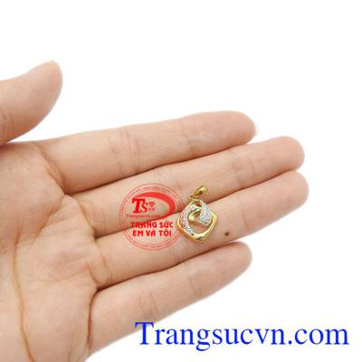 Khách hàng ưa chuộng làm quà trong các dịp lễ tết và ngày kỷ niệm. Mặt dây chuyền vàng 10k nhập