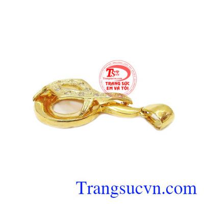 Sản phẩm thích hợp với nhiều độ tuổi. Mặt dây chuyền vàng đáng yêu