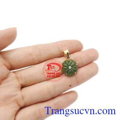 Mặt dây chuyền vàng tây đính đá cho nữ thời trang kết hợp hài hòa giữa ngọc cẩm thạch và vàng