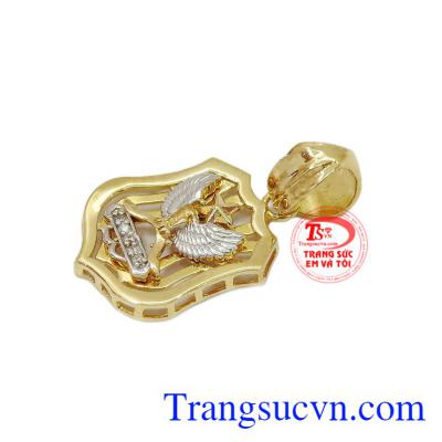 Mặt dây đại bàng nam được chế tác tinh xảo, bắt mắt.