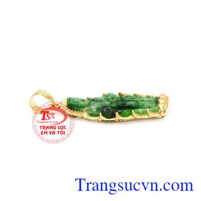 Mặt dây đức mẹ ban ơn vàng 14k Ngọc cẩm thạch từ lâu được coi là vật hộ mệnh mang lại may mắn