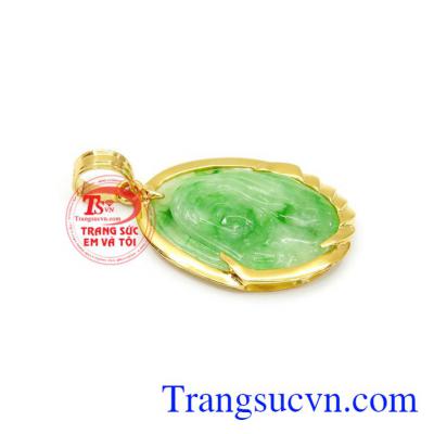 Mặt dây đức mẹ ngọc cẩm thạch là món trang sức phổ biến được nhiều tín đồ theo đạo công giáo sử dụng