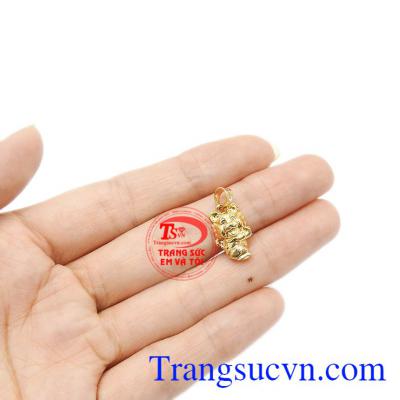 Mặt dây chuyền vàng nữ yêu thương vững bền gắn kim cương nhân tạo sáng bóng. Mặt dây gấu baby nữ tính TSVN