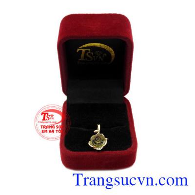 Sản phẩm bảo hành uy tín, giao hàng toàn quốc. Mặt dây hoa hồng tourmalin. 