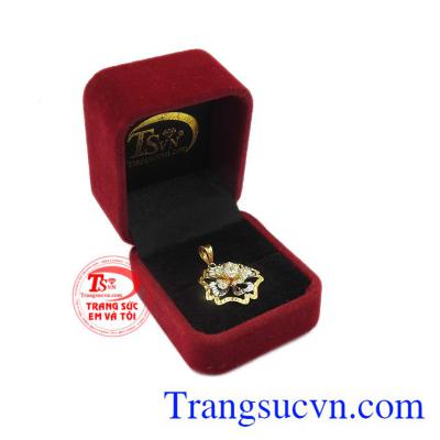 Mặt dây hoa vàng nữ tính 10k là món quà ý nghĩa cho bạn lựa chọn trong dịp sinh nhật,kỷ niệm,lễ tết.