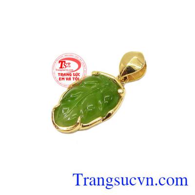 Thạch anh vàng là loại đá có năng lượng lớn nhất trong dòng họ nhà thạch anh nên vì thế nó tỏa ra nguồn năng lượng cho người đeo,Mặt dây lá Nephrite đẹp