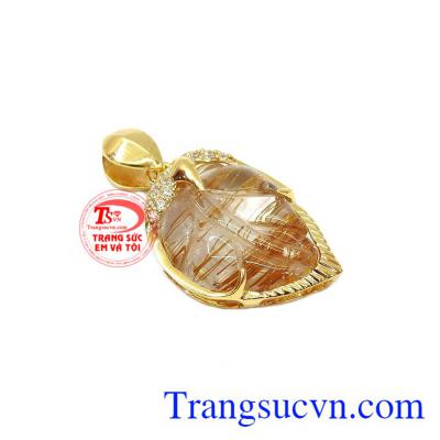 Tâm linh của phương tây dùng thạch anh để chống lại năng lượng xấu, tâm linh phương đông thì mong muốn chống bùa ngải, xua đuổi ma quỷ,Mặt dây lá thạch anh tóc may mắn