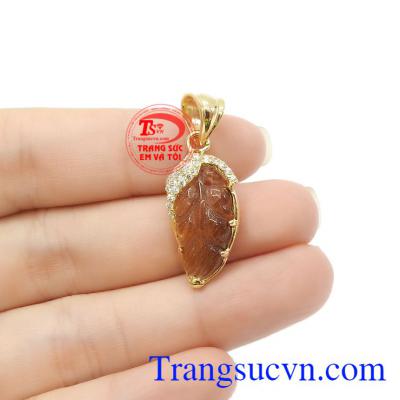 Sản phẩm thích hợp làm quà tặng cho người thân hoặc bạn bè,Mặt dây lá thạch anh tóc tài lộc