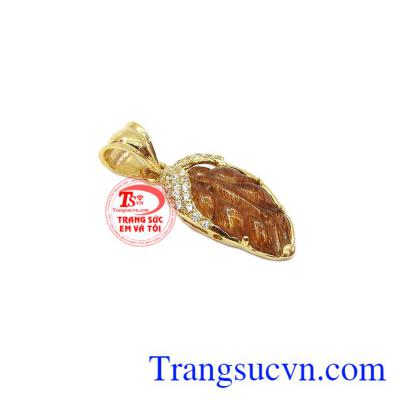 Sản phẩm được nhiều khách hàng ưa chuộng và phù hợp với nhiều lứa tuổi,Mặt dây lá thạch anh tóc tài lộc