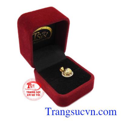 Mặt dây nữ đeo đẹp. Mặt dây mặt trời vàng tỏa sáng