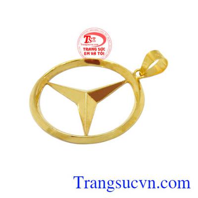 Mặt dây có thể kết hợp với dây chuyền vàng. Sản phẩm có thể làm quà tặng cho người thân, bạn bè. Mặt dây Mercedes vàng