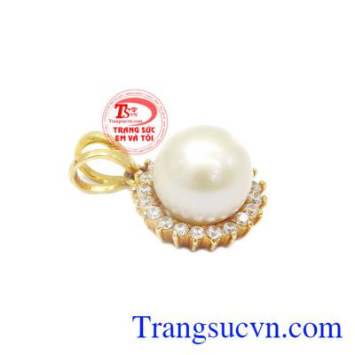 Mặt dây ngọc trai vàng được kết hợp từ ngọc trai và vàng tây 14k bền đẹp. Mặt dây ngọc trai vàng