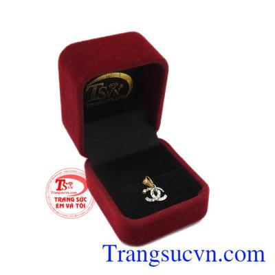 Quà tặng cho người thân của bạn. Mặt dây nữ chanel sang trọng