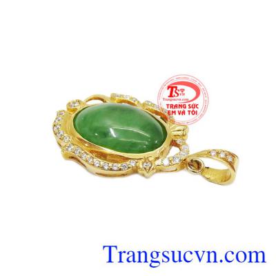 Mặt dây thích hợp làm quà tặng cho bà, cho mẹ trong những dịp đặc biệt. Mặt dây nữ ngọc