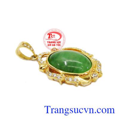 Mặt dây nữ ngọc được chế tác từ ngọc cẩm thạch thiên nhiên và vàng tây bền đẹp. Mặt dây nữ ngọc