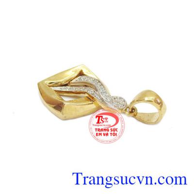 Sản phẩm chế tác từ vàng tây 10k sáng bóng, bền đẹp. Mặt dây nữ vàng đảm bảo