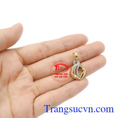 Thích hợp làm quà tặng cho người thân và bạn bè. Mặt dây nữ vàng đảm bảo