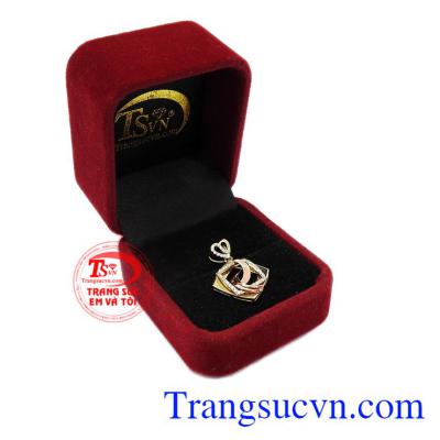 Là sản phẩm trang sức được ưa chuộng nhiều năm trên thị trường. Mặt dây nữ vàng điệu đà 10k