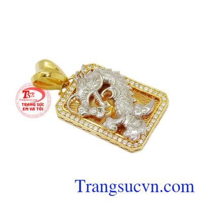 Mặt dây rồng may mắn phù hợp đeo cùng dây chuyền vàng tây.