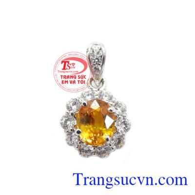 Mặt dây Sapphire chất lượng được chế tác từ vàng trắng 14k kết hợp đá saphirre cao cấp tạo nên dòng sản phẩm đẳng cấp