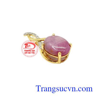 Từ xa xưa, sapphire đã được coi như biểu tượng của sự thông thái, quyền lực, chiến thắng và sự công bằng,Mặt dây Sapphire sao vàng 10k
