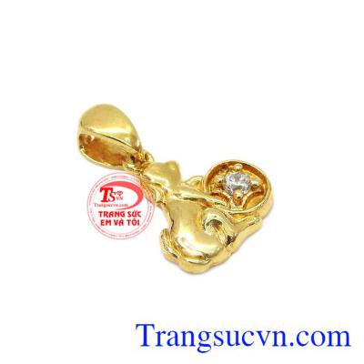 Mặt dây tuổi mão vàng được chế tác từ vàng tây 10k sáng bóng, bền đẹp. Mặt dây tuổi mão vàng