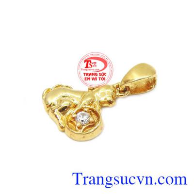 Sản phẩm thích hợp cho những khách hàng tuổi mão hoặc yêu thích loài động vật này. Mặt dây tuổi mão vàng