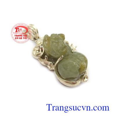 Mặt dây tỳ hưu cho nam là biểu tượng mang lại tài lộc, thịnh vượng và may mắn cho người đeo