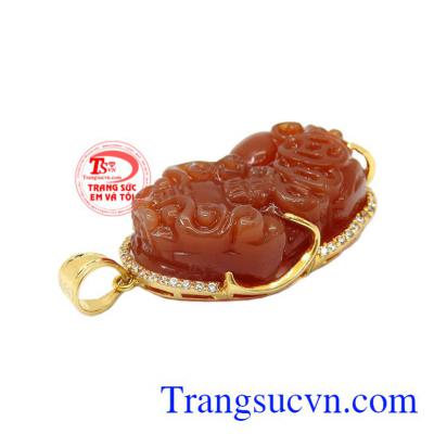 Tỳ hưu là linh vật mang lại may mắn cho gia chủ. Mặt dây tỳ hưu mã não đỏ