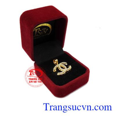 Các chi tiết vàng và đá cz kết hợp hài hòa càng làm nổi bật cho mặt dây. Mặt dây vàng tây kiểu mới TSVN