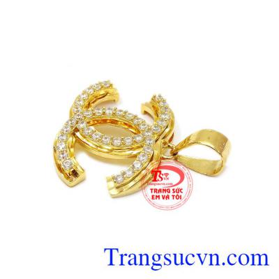 Kiểu dáng sang trọng, thời thượng và đẳng cấp giúp cho người dùng thêm phần quý phái. Mặt dây vàng tây kiểu mới TSVN