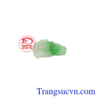 Ngọc cẩm thạch mang đến sự tinh khiết, ngọt ngào và nuôi dưỡng năng lượng may mắn cho gia chủ.