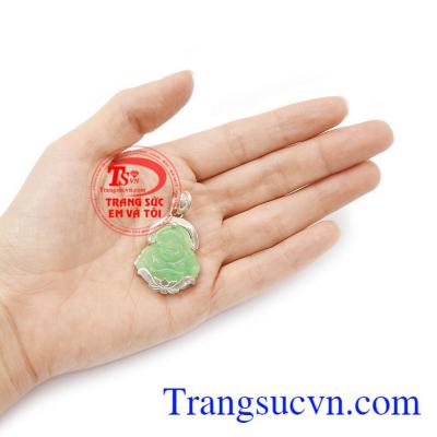 Mặt di lặc cẩm thạch xanh ngọc thích hợp làm quà tặng người thân và bạn bè nhân dịp lễ tết