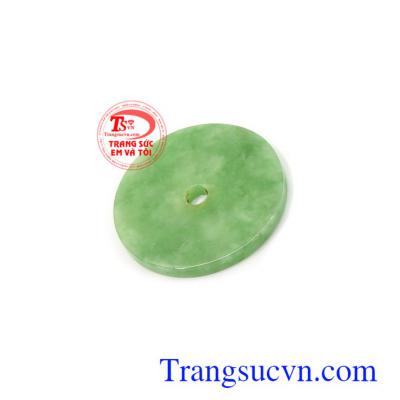 Cát khí của ngọc cẩm thạch đem lại nhiều may mắn về công danh, sự nghiệp và giải trừ tai họa, tiểu nhân, được nhiều người ưa chuộng
