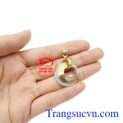 Trang sức nữ tinh tế, hợp thời trang. Mặt Gucci thời trang