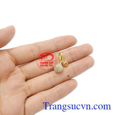 Mặt dây chuyền sáng bóng uy tín về chất lượng vàng. Mặt hoa quả tình yêu đẹp