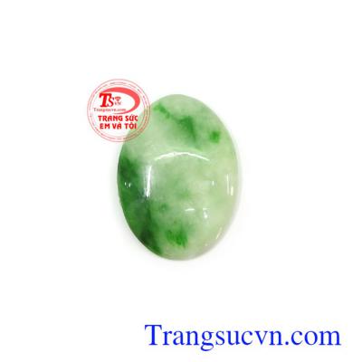 Mặt ngọc cẩm thạch an lành rất được mọi người ưa chuộng bởi tốt cho vận khí, sức khỏe và tiền tài, mang lại bình an, may mắn và tài lộc cho người đeo
