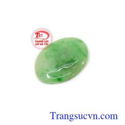Mặt ngọc cẩm thạch thiên nhiên rất được mọi người ưa chuộng, chọn làm lá bùa hộ mệnh cho bản thân Mặt ngọc cẩm thạch cát lộc