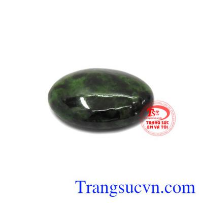 Mặt ngọc cẩm thạch oval may mắn giúp cải thiện vận may trong cuộc sống.