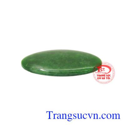 Mặt ngọc cẩm thạch Oval phúc lộc được dùng làm mặt dây chuyền.