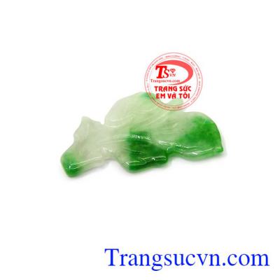 Mặt ngọc cẩm thạch phúc khí được chế tác thành các món trang sức như mặt dây bọc vàng, lăc tay, ...