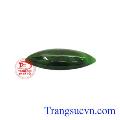 Mặt ngọc cẩm thạch tài lộc bình an có thể làm mặt dây kết hợp với dây da bọc vàng.
